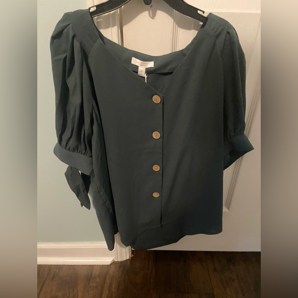 NWT LC Lauren Conrad Women’s Button Down Blouse